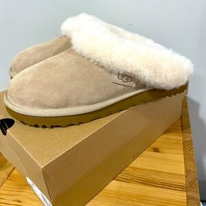 UGG | Cluggette Slippers Indoor Outdoor In Sand NEW In Box Size 8